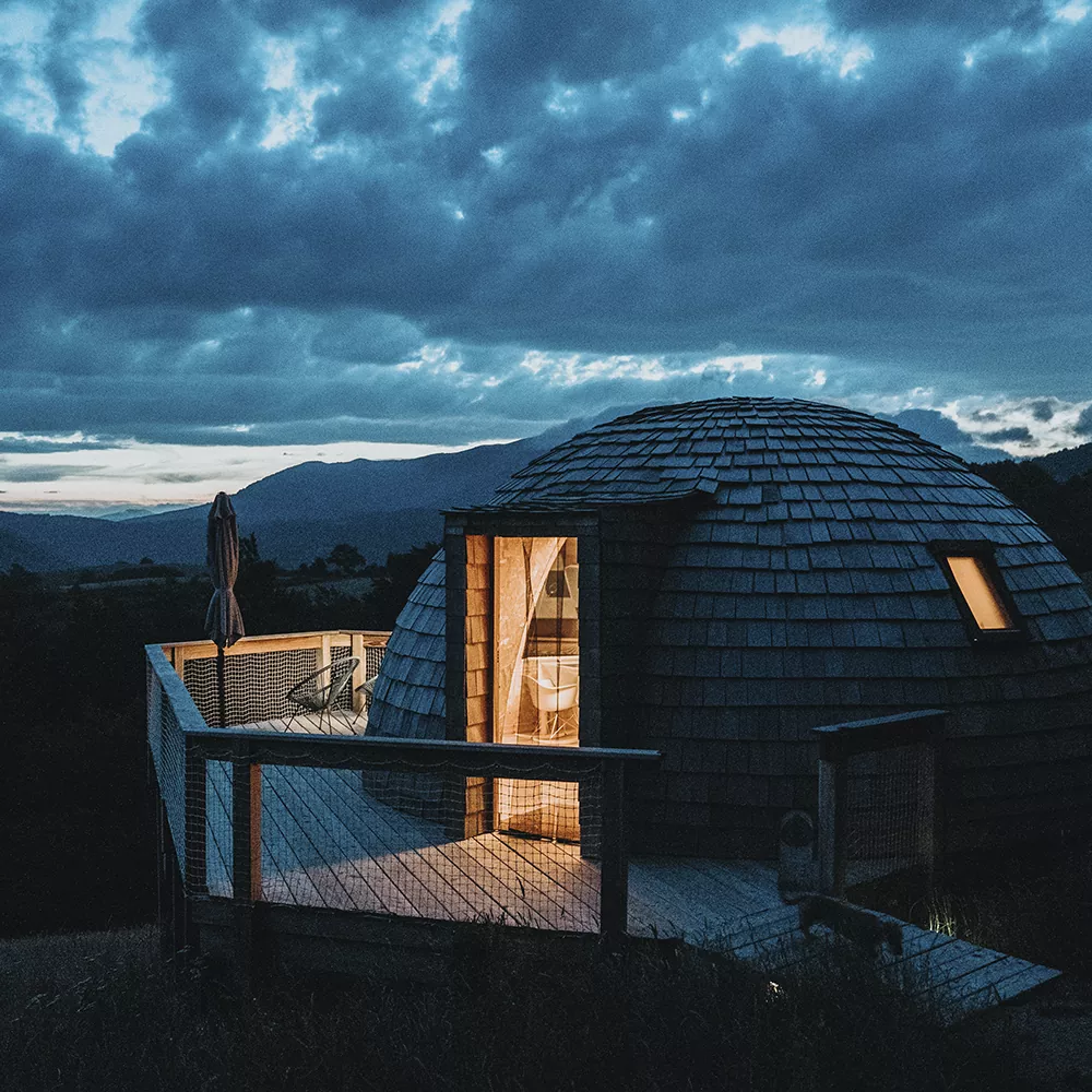 Iglú por la noche en Selva de Irati